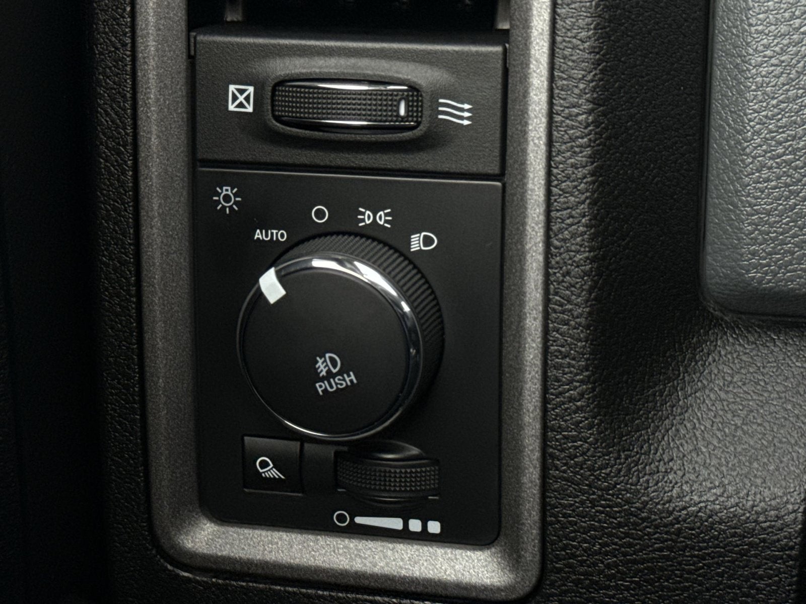 2019 RAM 1500 Classic Express Quad Cab 4x4 6'4" Box