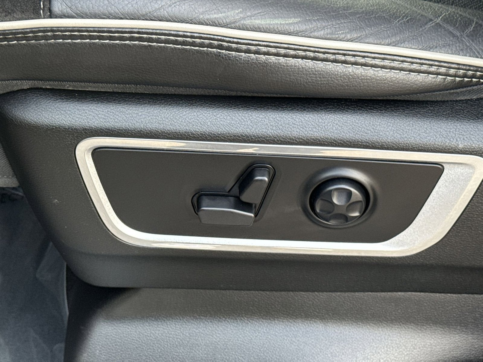2019 RAM 1500 Laramie Crew Cab 4x2 5'7" Box