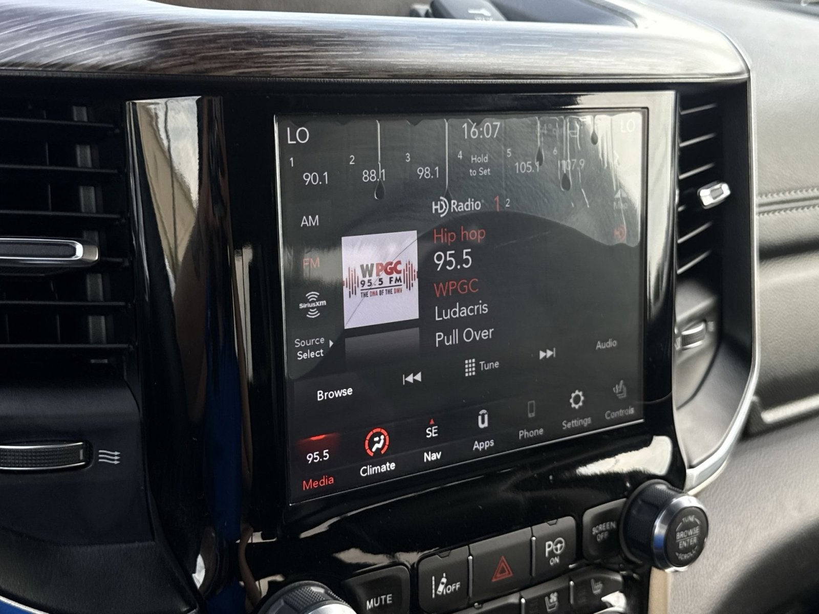 2019 RAM 1500 Laramie Crew Cab 4x2 5'7" Box