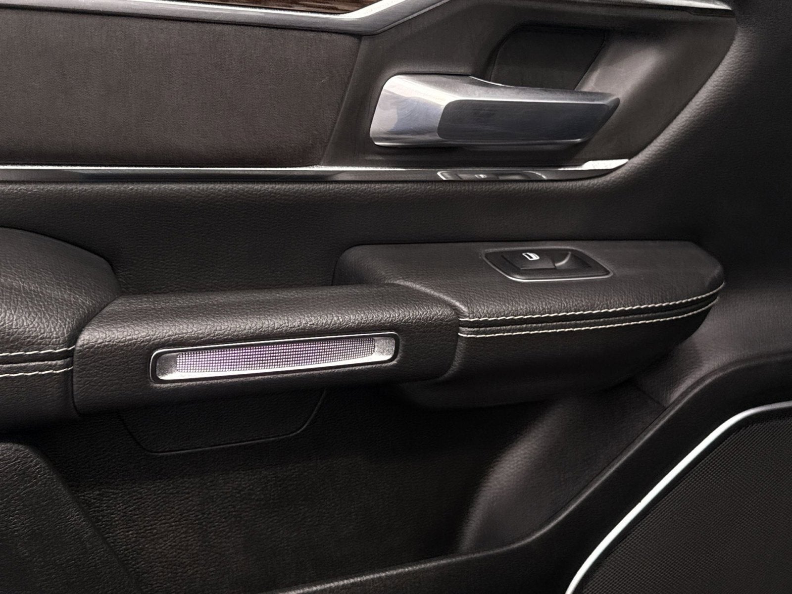 2019 RAM 1500 Laramie Crew Cab 4x2 5'7" Box