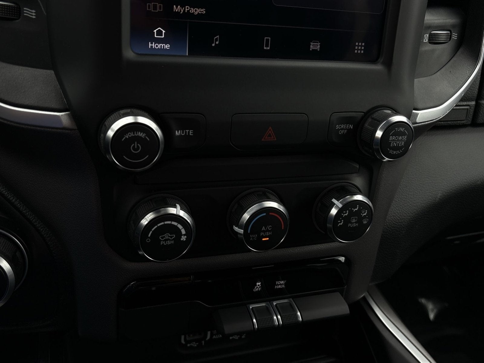 2022 RAM 1500 Big Horn Crew Cab 4x4 5'7" Box