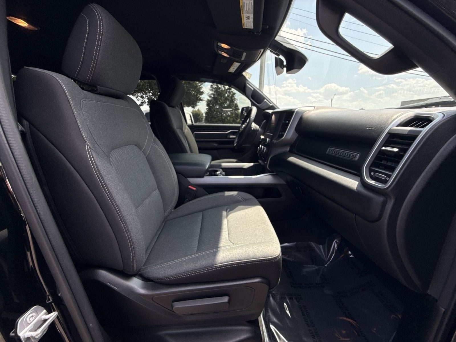 2022 RAM 1500 Big Horn Crew Cab 4x4 5'7" Box
