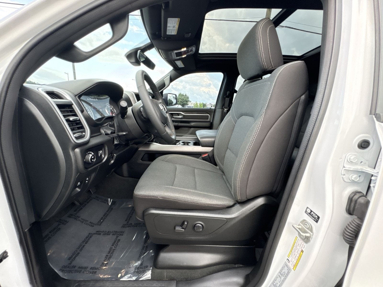 2023 RAM 1500 Big Horn Crew Cab 4x4 5'7" Box