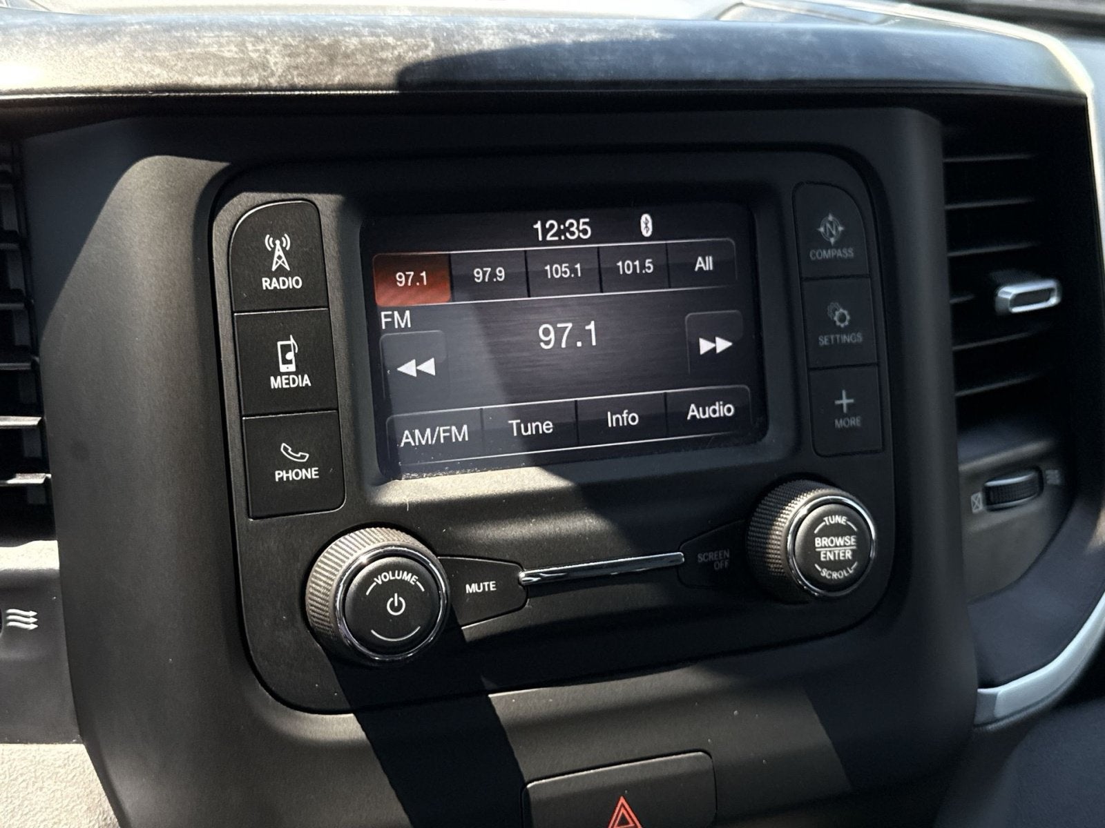 2022 RAM 1500 Big Horn Crew Cab 4x4 5'7" Box