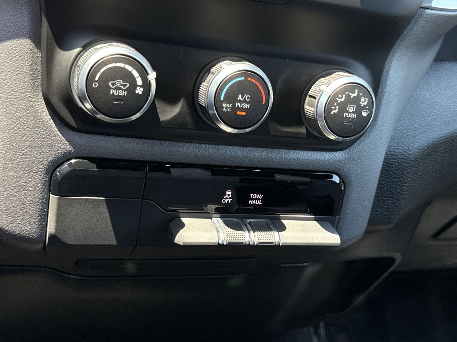 2022 RAM 1500 Big Horn Crew Cab 4x4 5'7" Box