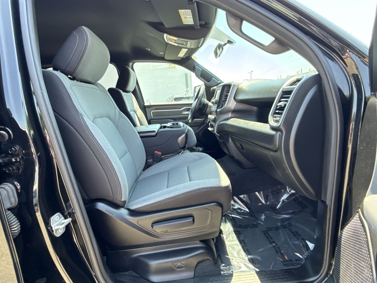 2022 RAM 1500 Big Horn Crew Cab 4x4 5'7" Box