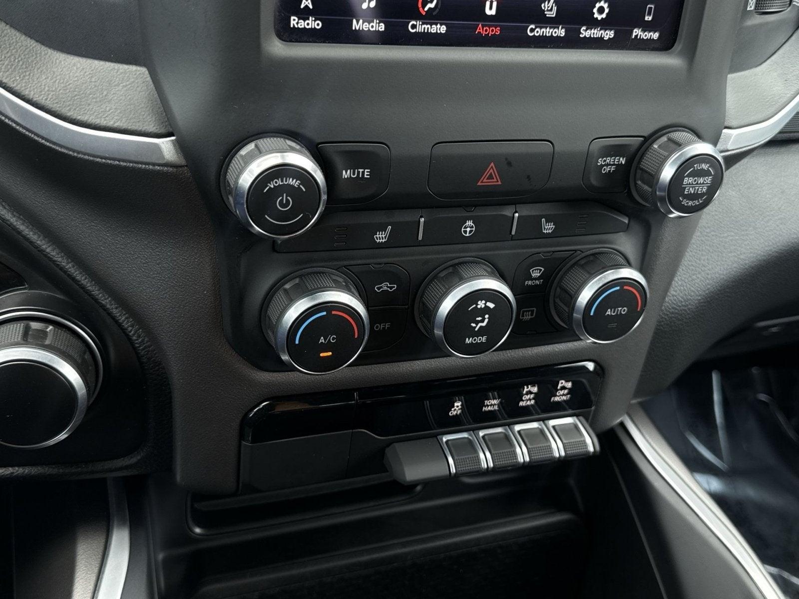2021 RAM 1500 Big Horn Crew Cab 4x4 5'7" Box