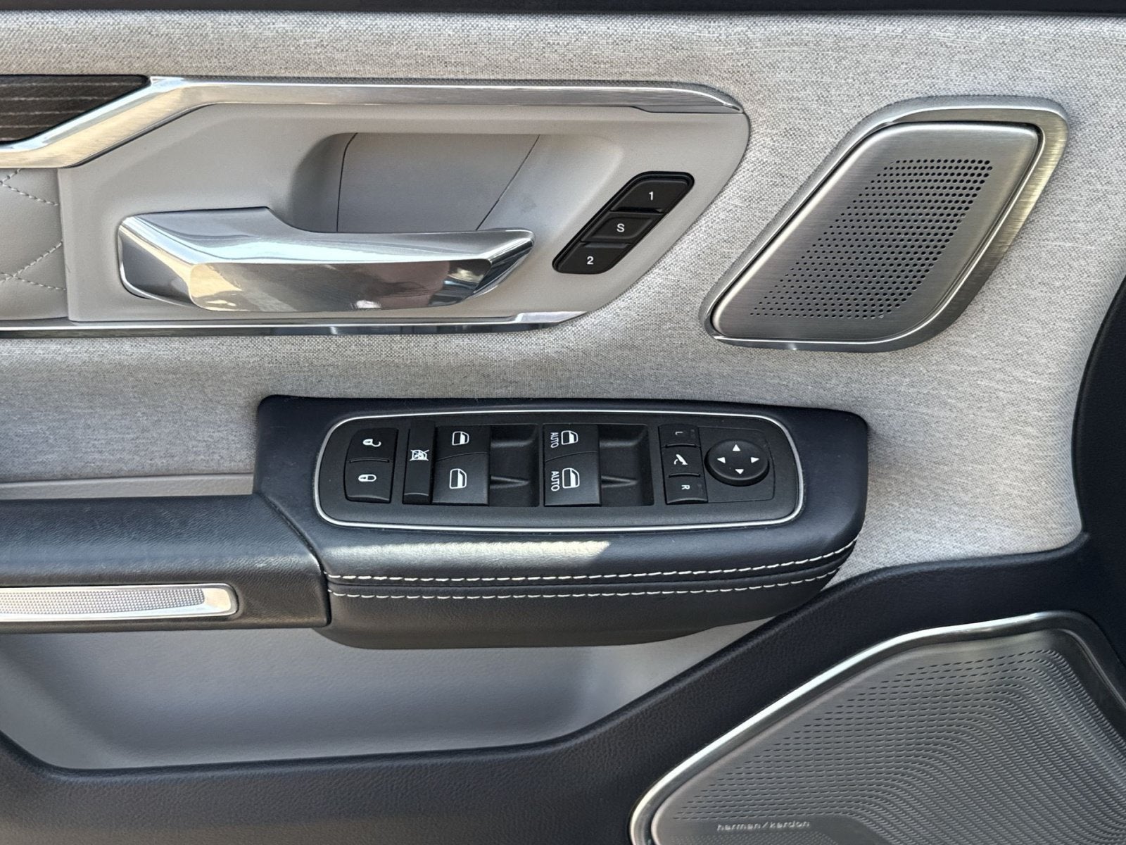 2022 RAM 1500 Limited Crew Cab 4x4 5'7" Box