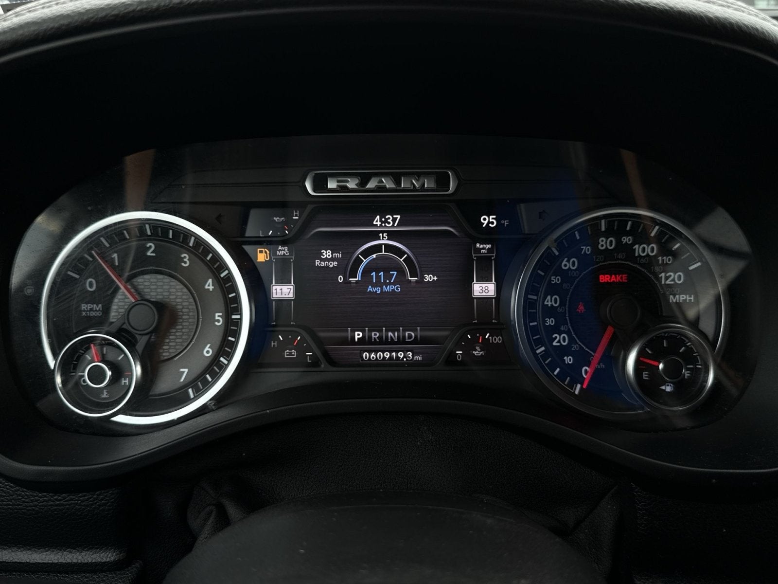 2021 RAM 1500 Laramie Crew Cab 4x4 5'7" Box