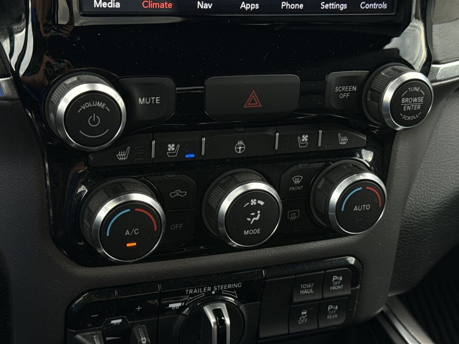 2021 RAM 1500 Laramie Crew Cab 4x4 5'7" Box