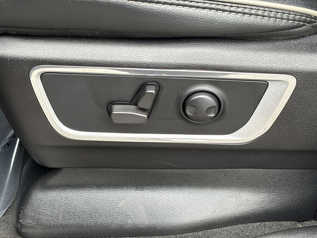 2022 RAM 1500 Laramie Crew Cab 4x4 5'7" Box