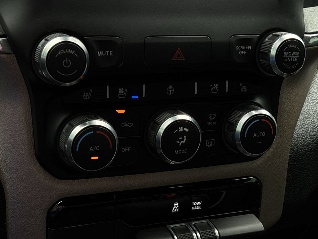 2022 RAM 1500 Laramie Crew Cab 4x4 5'7" Box