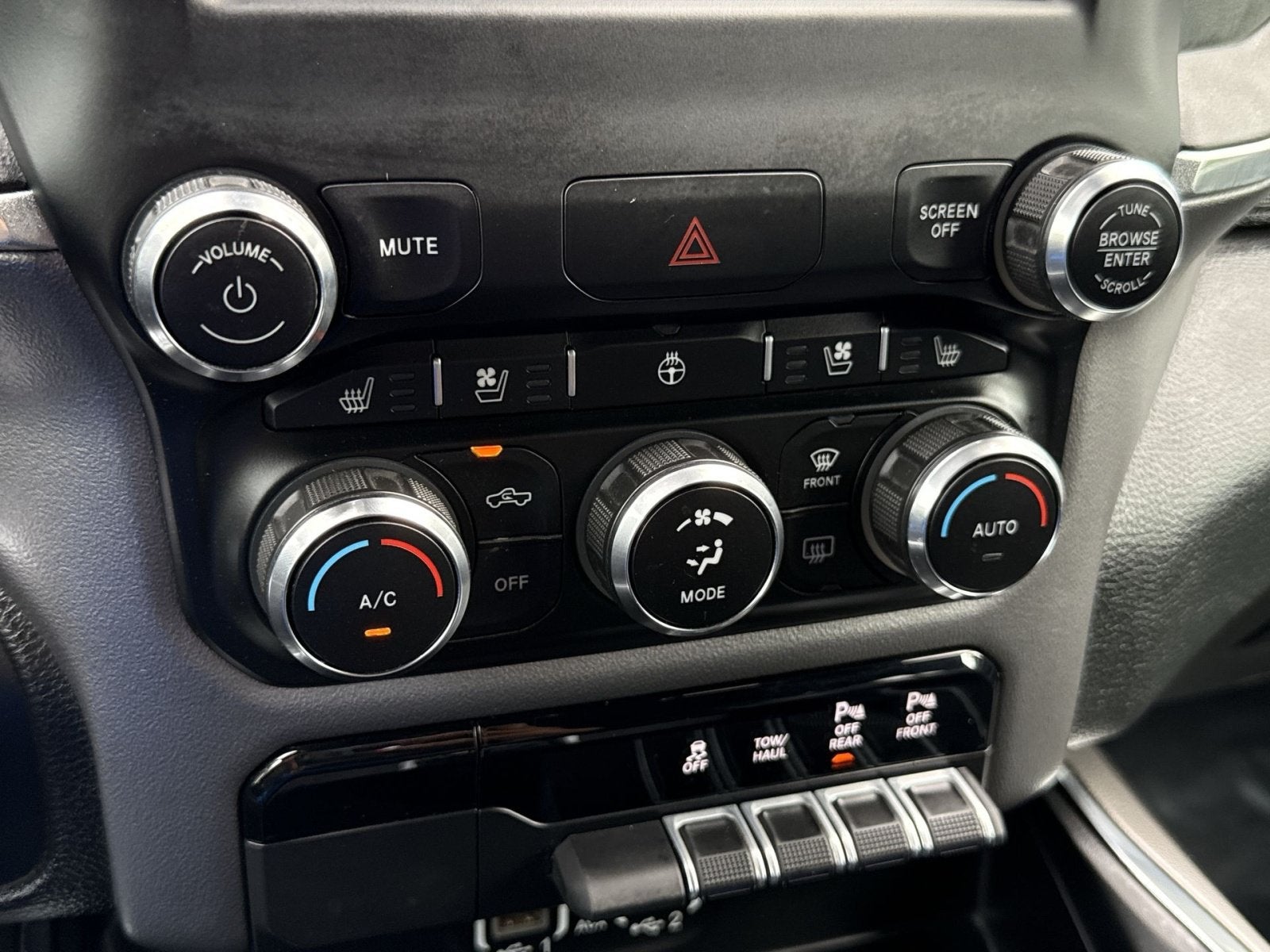 2022 RAM 1500 Laramie Crew Cab 4x4 5'7" Box