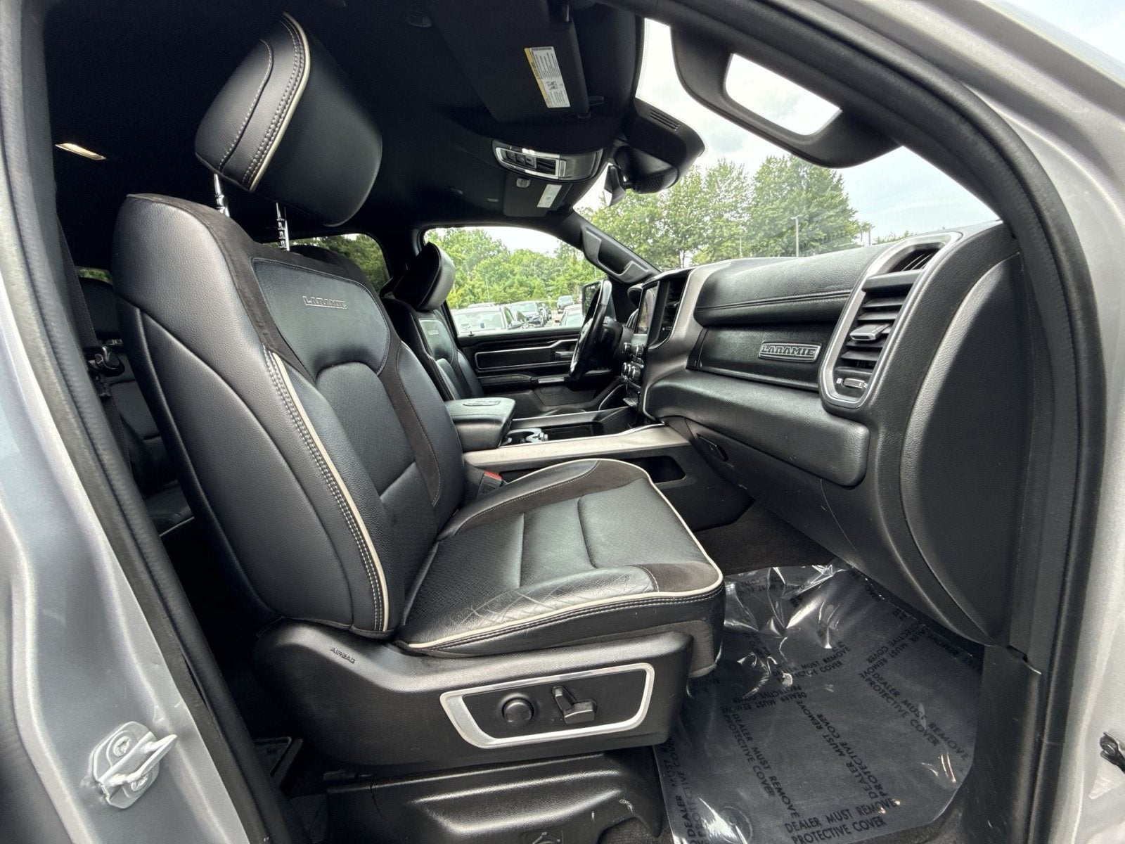 2022 RAM 1500 Laramie Crew Cab 4x4 5'7" Box