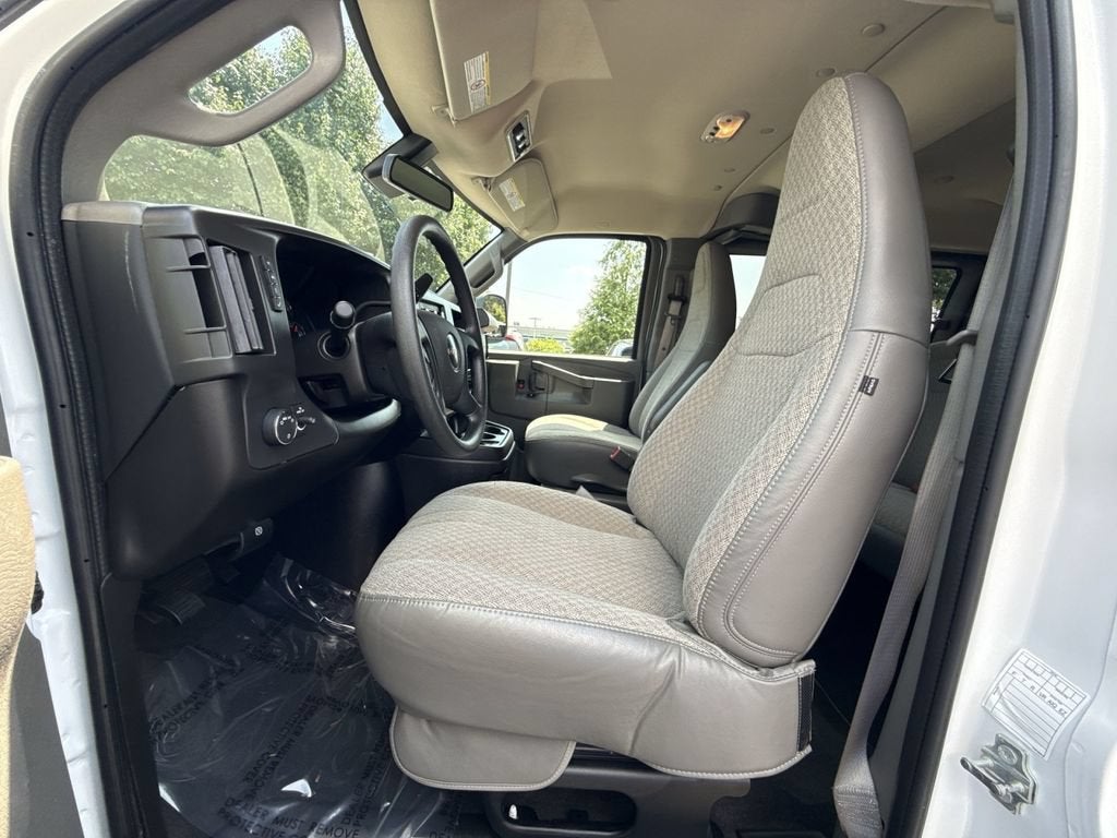 2025 GMC Savana Passenger LT
