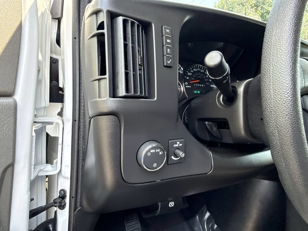 2025 GMC Savana Passenger LT