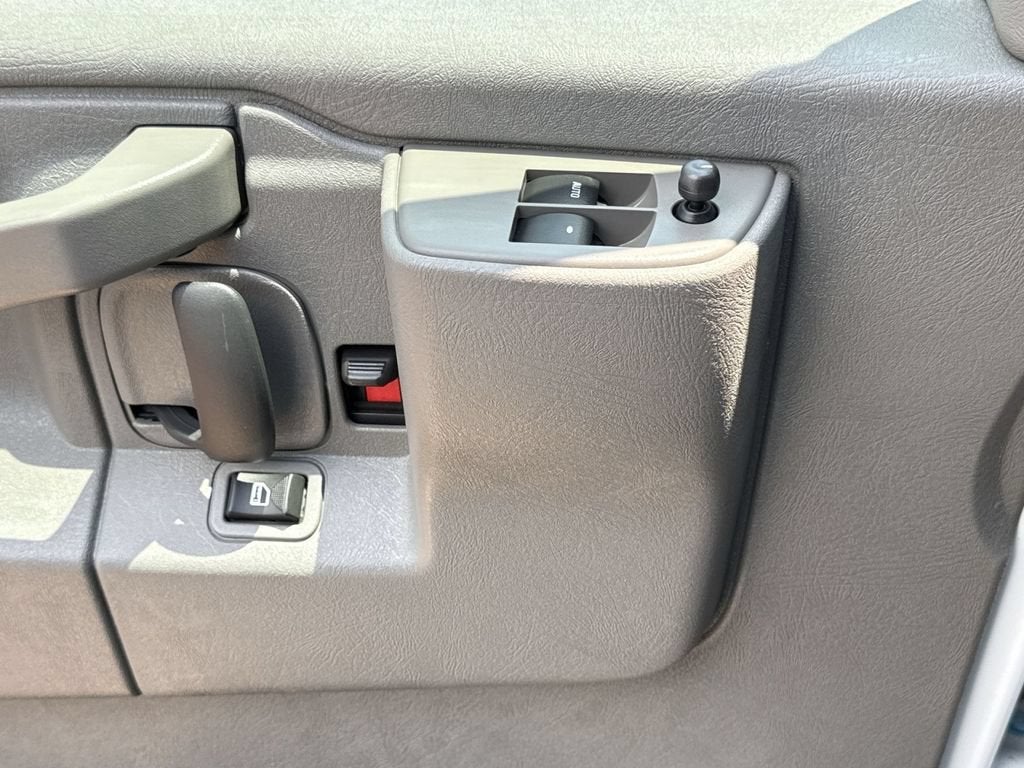 2025 GMC Savana Passenger LT