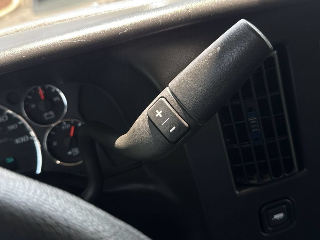 2025 GMC Savana Passenger LT