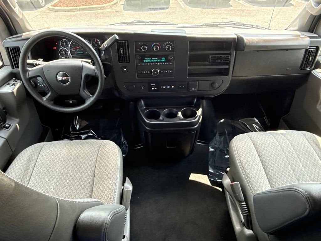 2025 GMC Savana Passenger LT