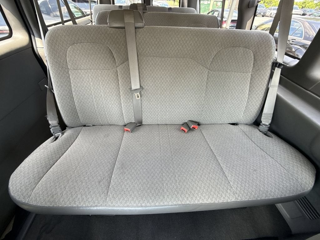 2025 GMC Savana Passenger LT