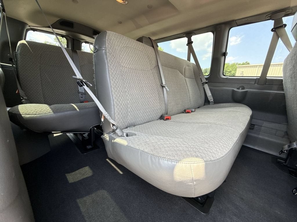 2025 GMC Savana Passenger LT