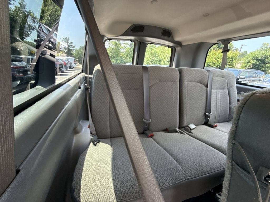 2025 GMC Savana Passenger LT