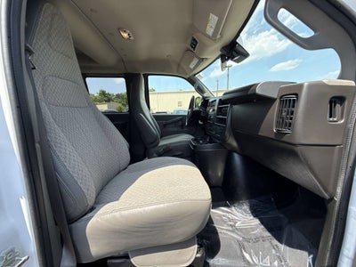 2025 GMC Savana Passenger LT