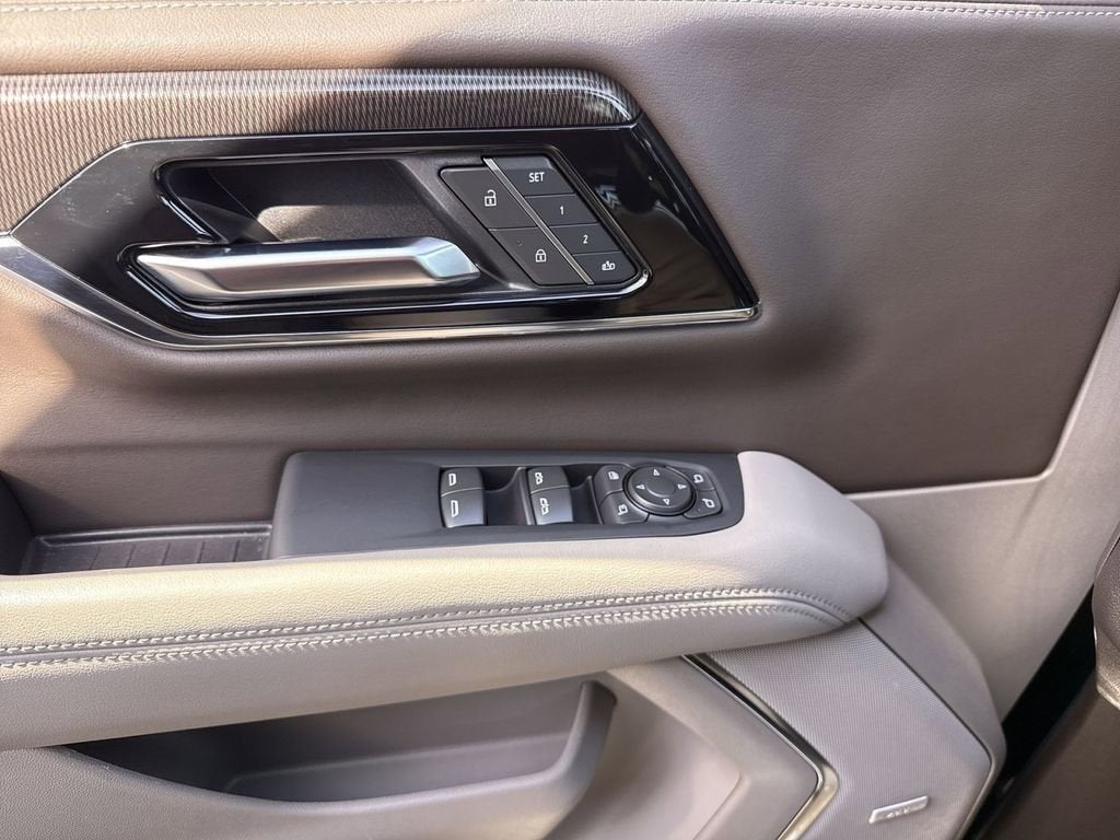 2025 GMC Yukon Elevation