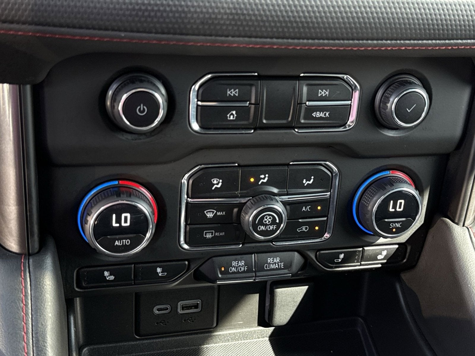 2023 Chevrolet Suburban RST - Photo 17