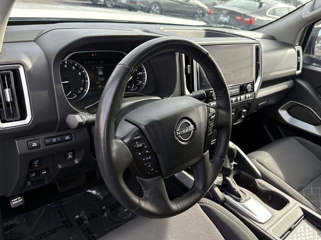 2025 Nissan Frontier SV