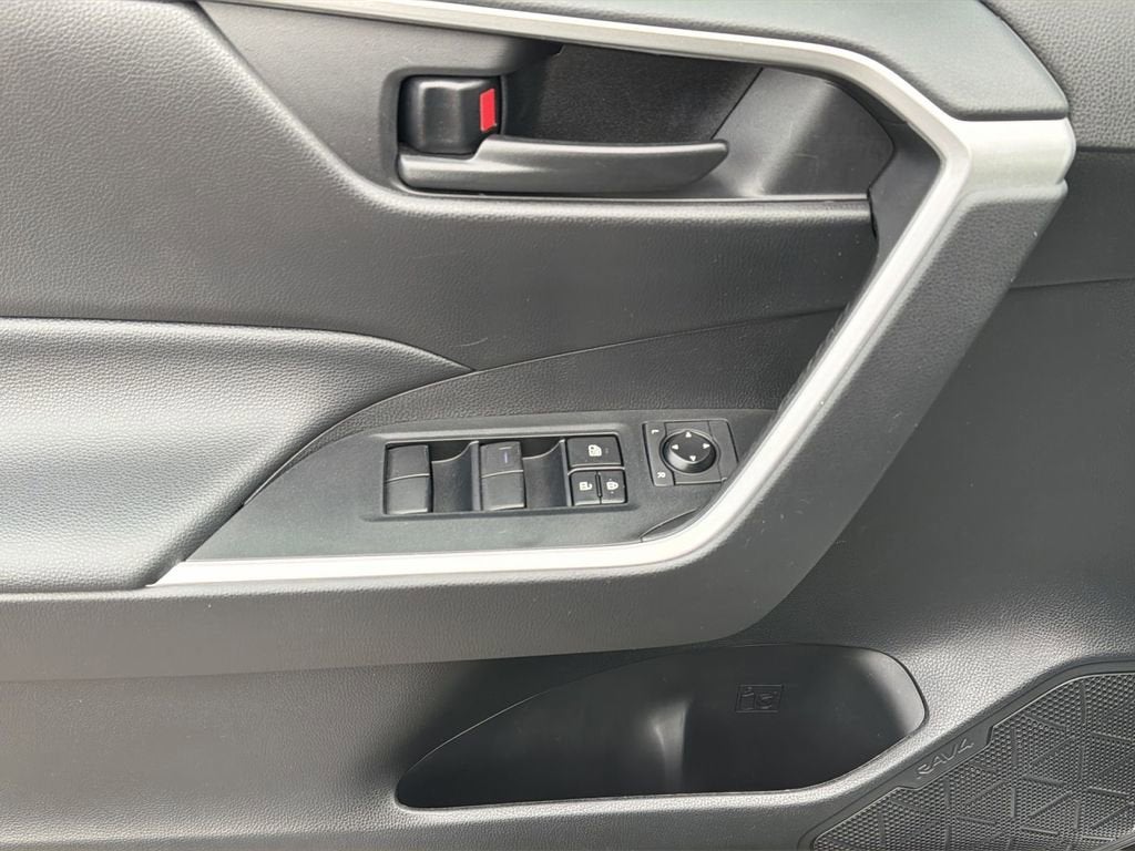 2020 Toyota RAV4 Hybrid LE