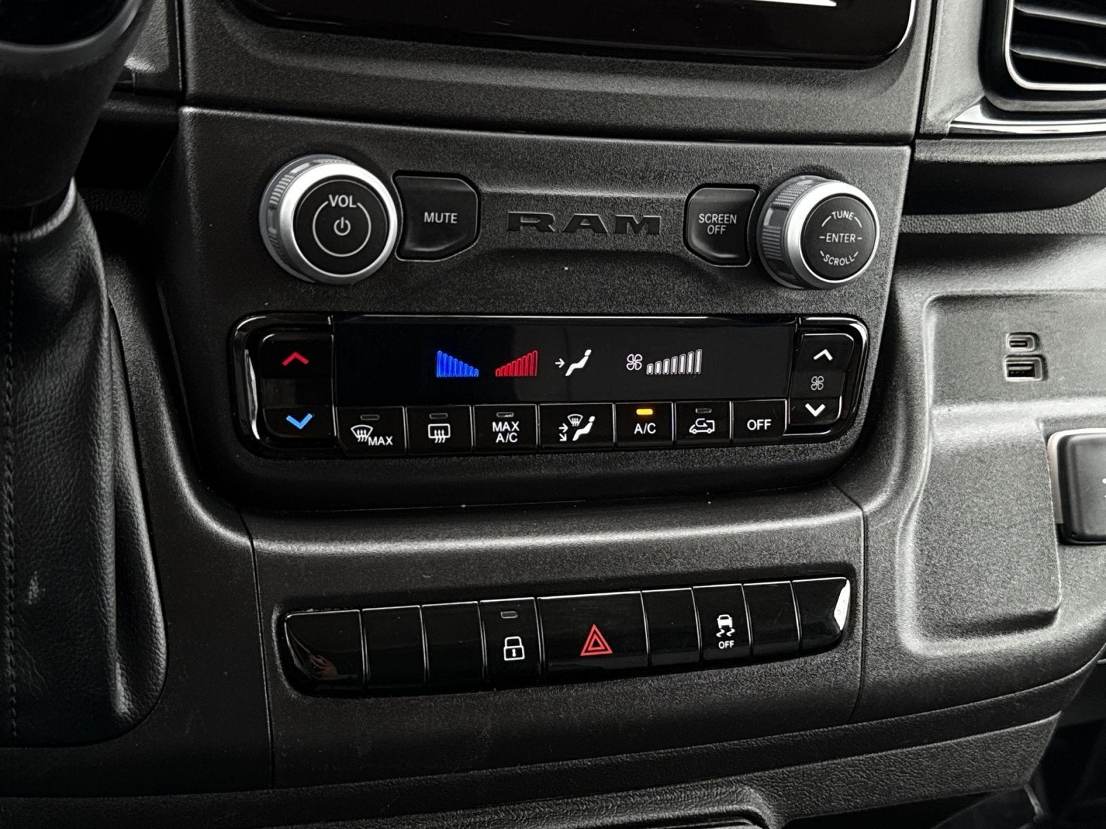 2025 RAM ProMaster Cargo Van Tradesman