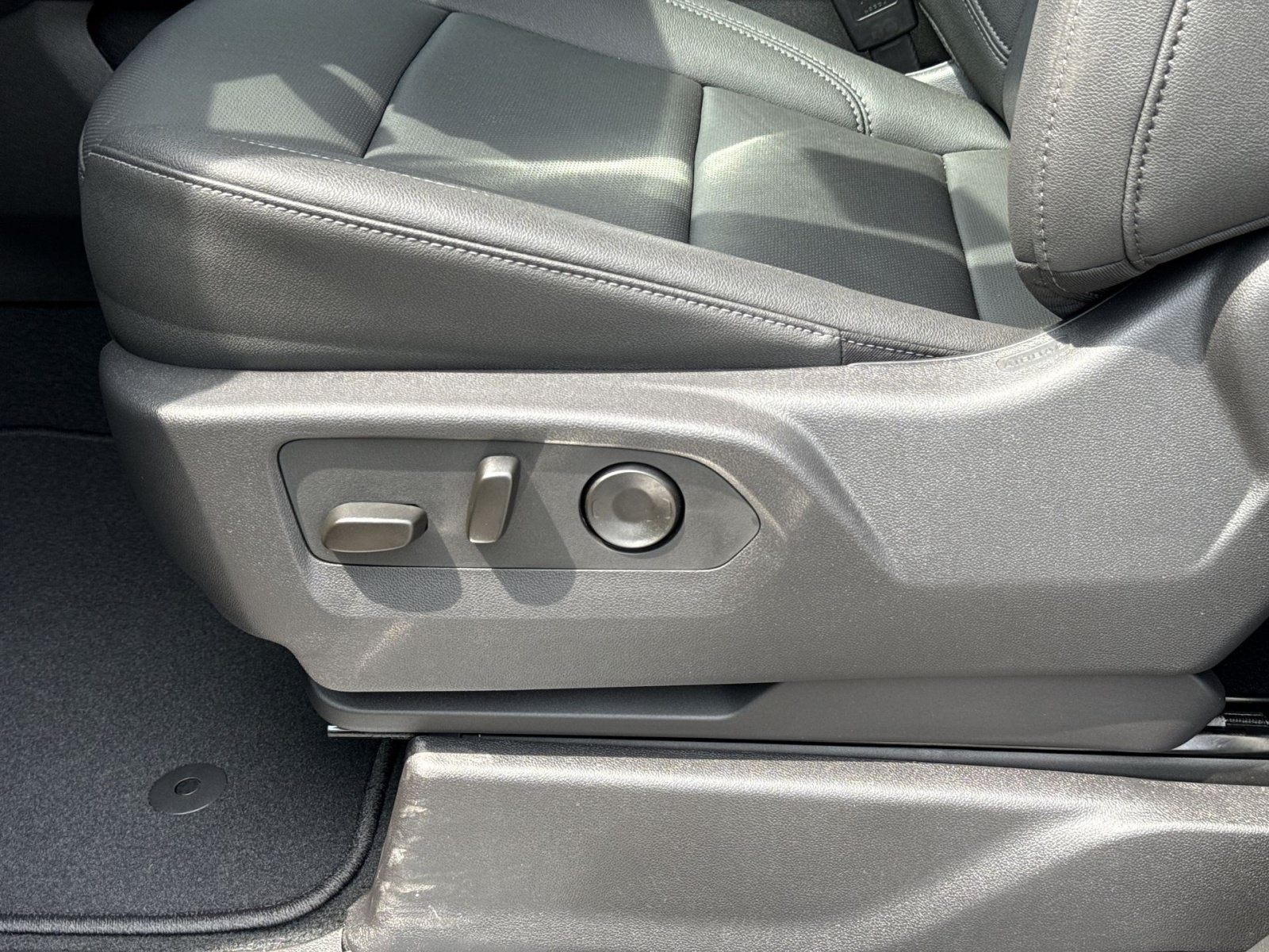 2026 GMC Sierra 1500 SLT - Photo 11