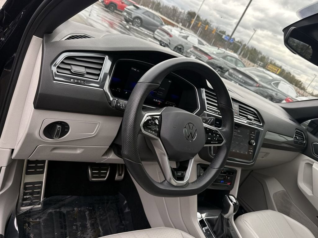 2022 Volkswagen Tiguan SE R-Line Black