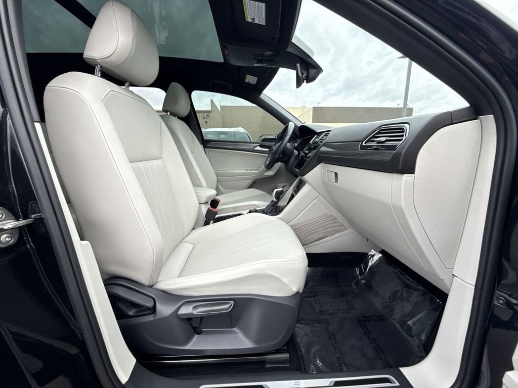 2022 Volkswagen Tiguan SE R-Line Black