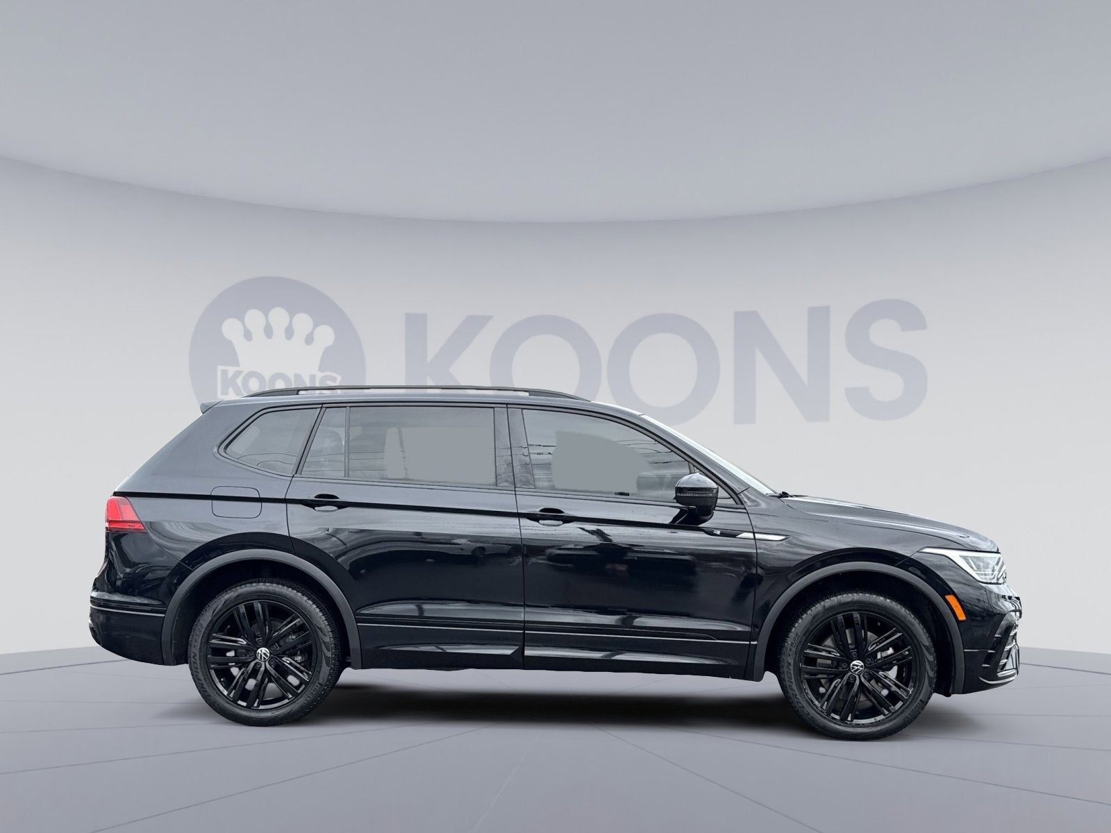2022 Volkswagen Tiguan SE R-Line Black