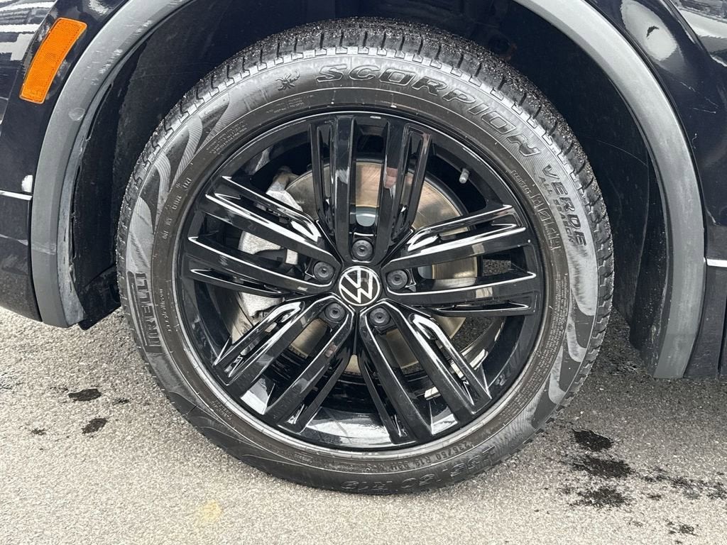 2022 Volkswagen Tiguan SE R-Line Black