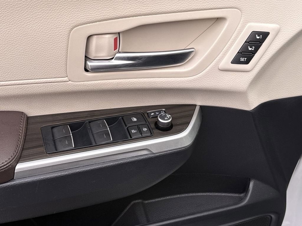 2023 Toyota Sienna Platinum