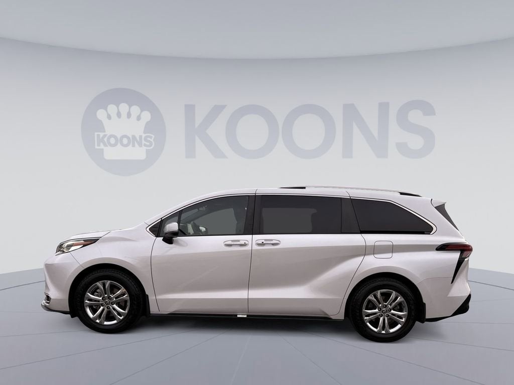2023 Toyota Sienna Platinum