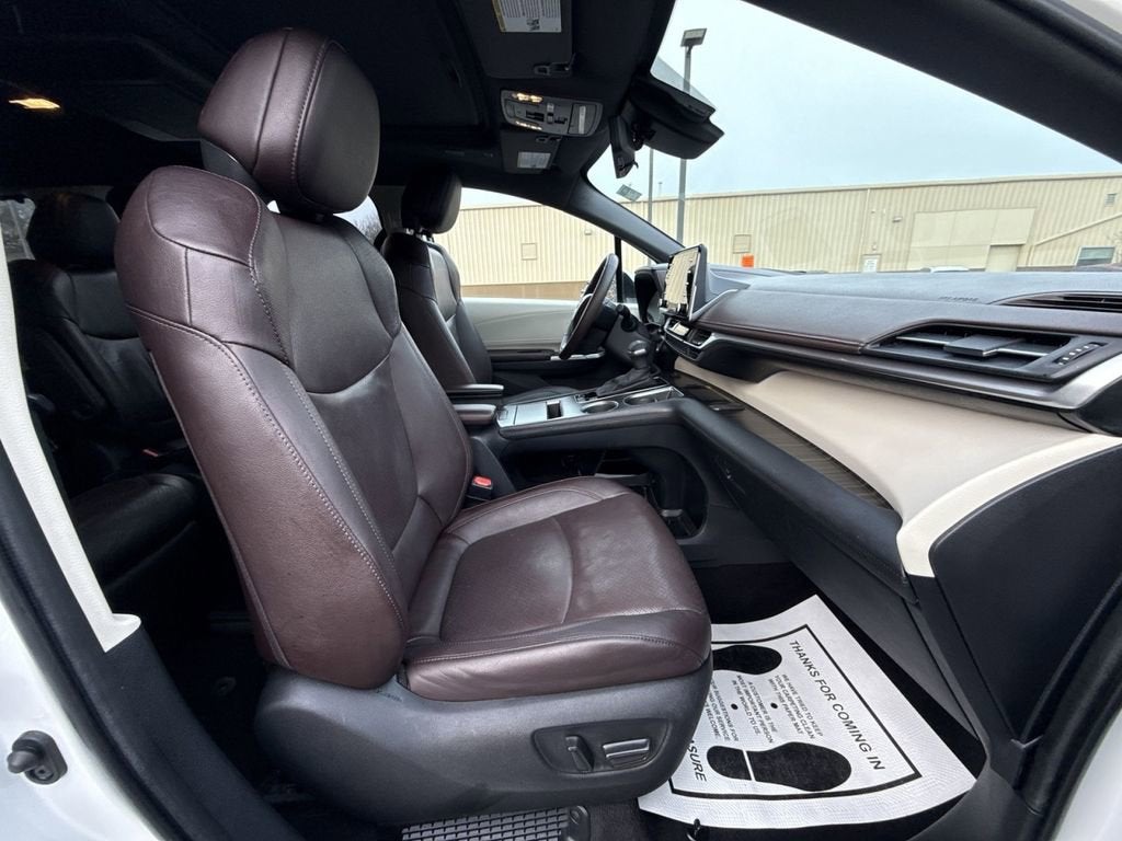 2023 Toyota Sienna Platinum
