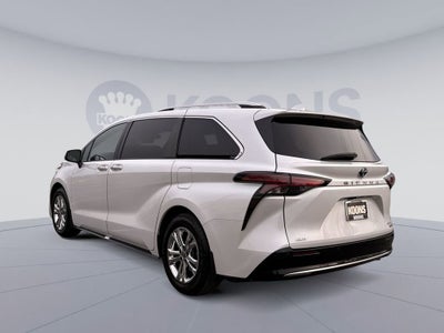 2023 Toyota Sienna Platinum