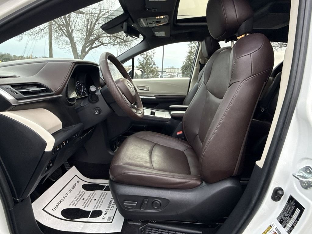 2023 Toyota Sienna Platinum