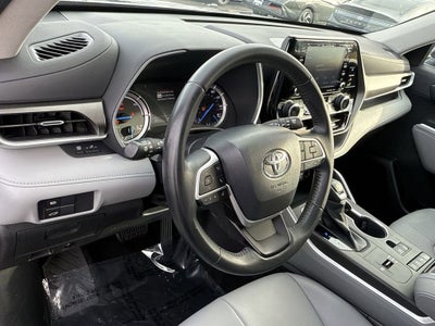 2022 Toyota Highlander Hybrid XLE