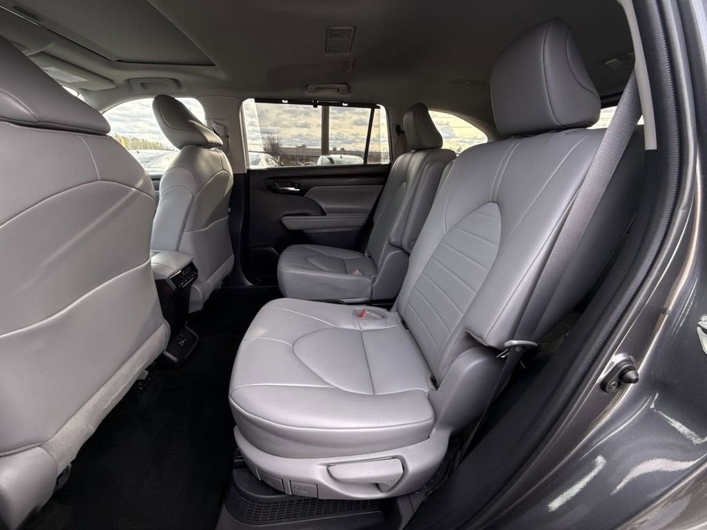 2022 Toyota Highlander Hybrid XLE