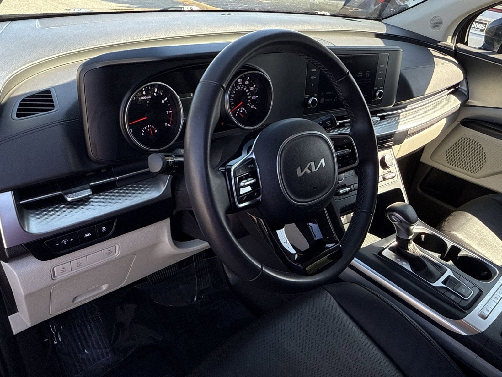 2024 Kia Carnival LX