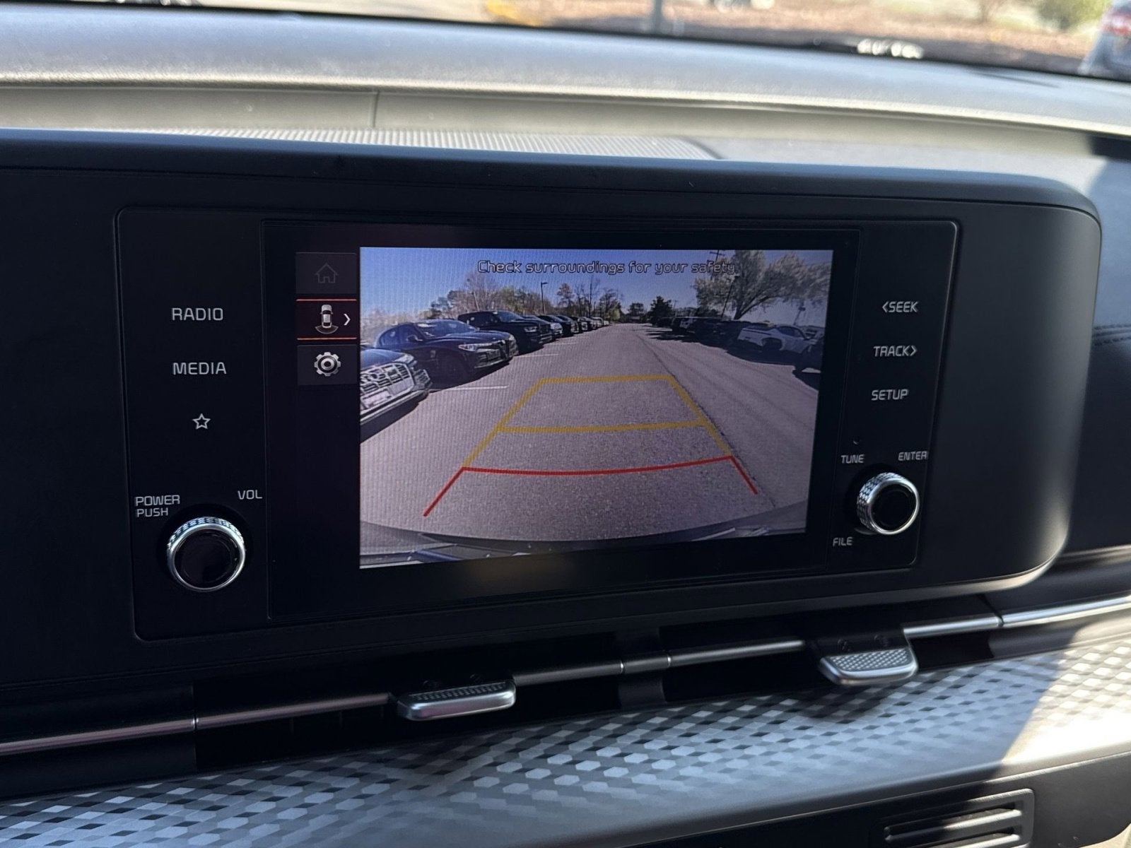 2024 Kia Carnival LX