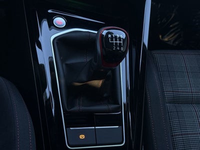 2024 Volkswagen Golf GTI SE