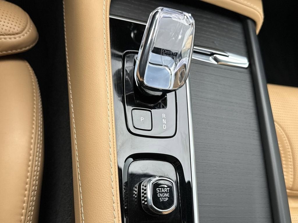 2024 Volvo XC90 Ultimate Bright Theme